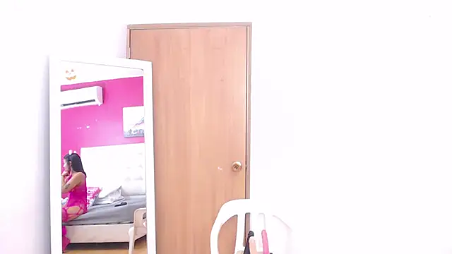 tinyy whore18 online show from February 12, 2025, 4:22 pm