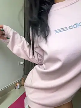 Bella Smiith  online show from December 22, 2025, 4:04 pm