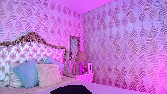 Bella Smiith  online show from January 8, 2026, 1:13 pm