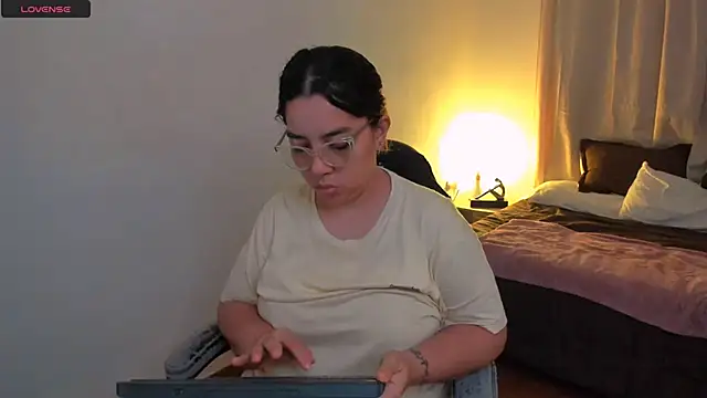 brithany olson25 online show from September 17, 2025, 11:45 am