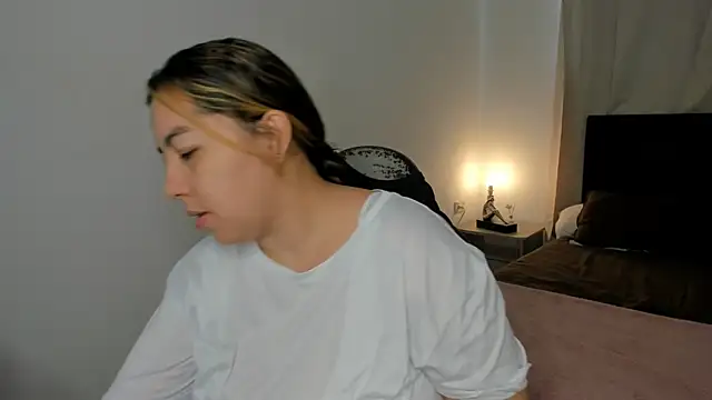 brithany olson25 online show from April 11, 2026, 1:59 pm