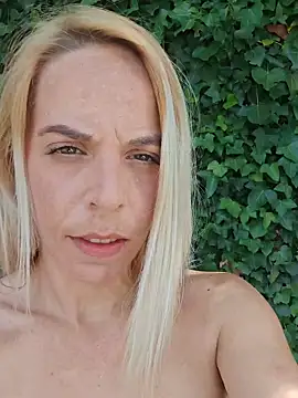 Snapshot of SweetyNinaOff1 chatting on May 29, 2026, 9:18 am SweetyNinaOff1 online show from May 29, 2026, 9:18 am