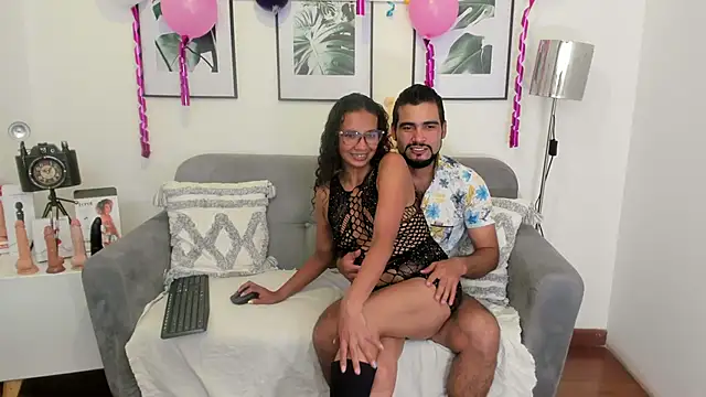 luxurycoupl online show from February 11, 2025, 3:40 am