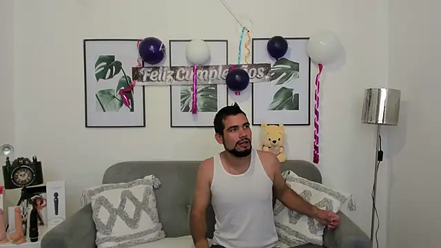 luxurycoupl online show from February 12, 2025, 3:51 am