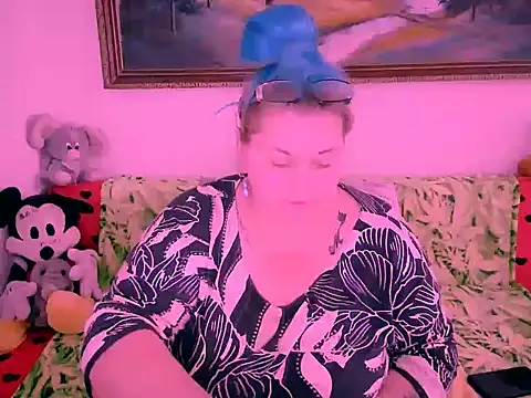 mayamayx online show from October 17, 2025, 11:02 am