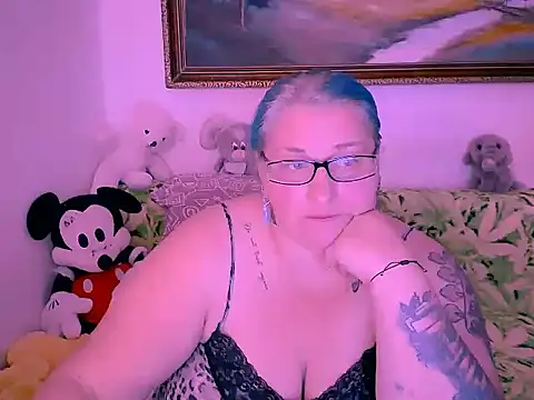 mayamayx online show from October 31, 2025, 2:51 pm