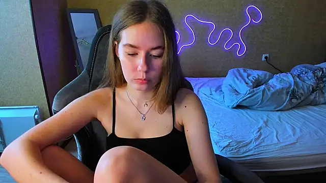 EmilyPaw online show from May 3, 2026, 1:50 pm