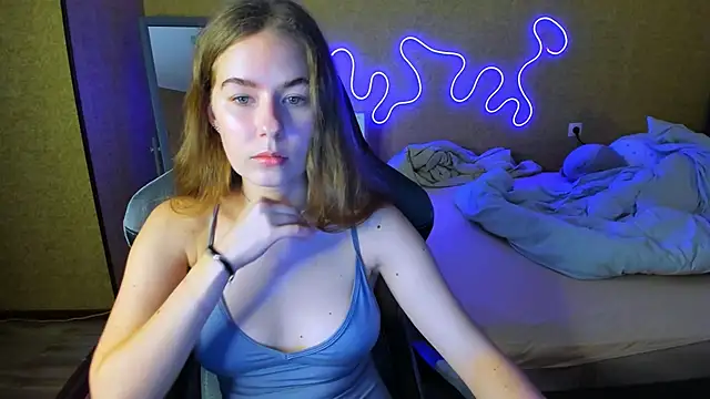 EmilyPaw online show from May 8, 2026, 6:57 pm