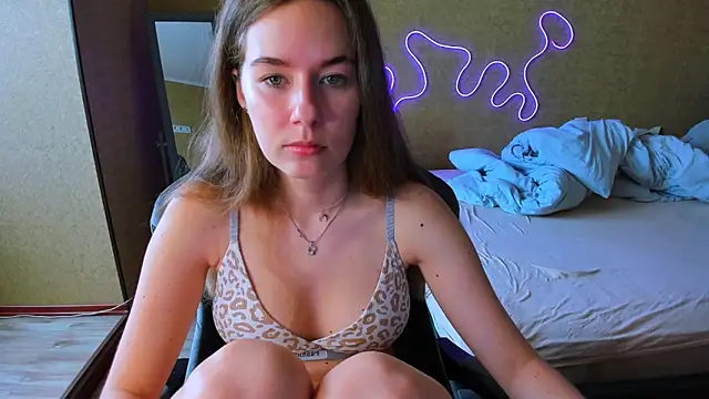 EmilyPaw online show from May 13, 2026, 10:23 am