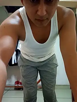 Snapshot of LuisMex1998 chatting on February 3, 2026, 3:37 am LuisMex1998 online show from February 3, 2026, 3:37 am