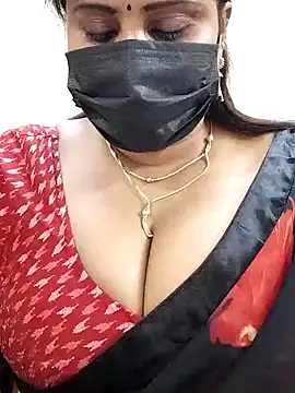 Queenflowerr online show from January 28, 2025, 6:07 pm