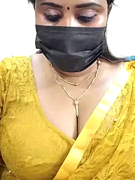 Queenflowerr online show from March 10, 2025, 6:45 pm