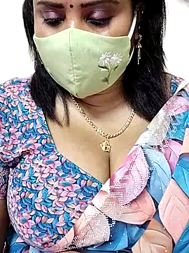 Queenflowerr online show from October 27, 2025, 7:23 am