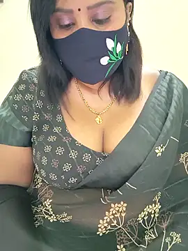 Queenflowerr online show from November 4, 2025, 2:38 pm