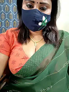 Snapshot of Queenflowerr chatting on April 19, 2026, 7:49 pm Queenflowerr online show from April 19, 2026, 7:49 pm