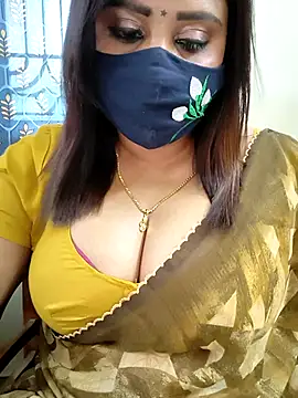 Snapshot of Queenflowerr chatting on April 24, 2026, 6:49 am Queenflowerr online show from April 24, 2026, 6:49 am