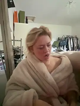 blissdimicco online show from November 10, 2025, 8:35 am