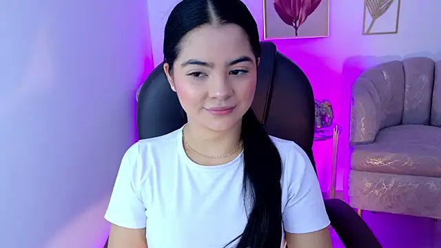 Snapshot of Layla_Breezee chatting on April 26, 2026, 11:30 am Layla Breezee online show from April 26, 2026, 11:30 am