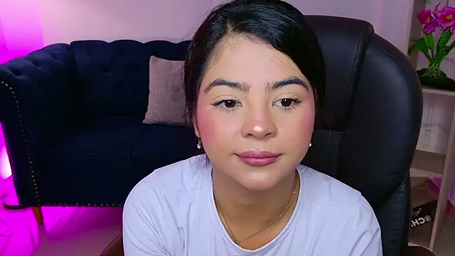 Snapshot of Layla_Breezee chatting on May 8, 2026, 10:31 am Layla Breezee online show from May 8, 2026, 10:31 am