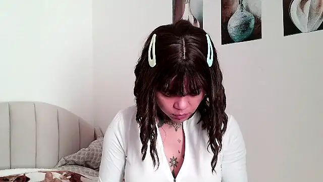 serena  vedette online show from May 19, 2026, 7:58 am