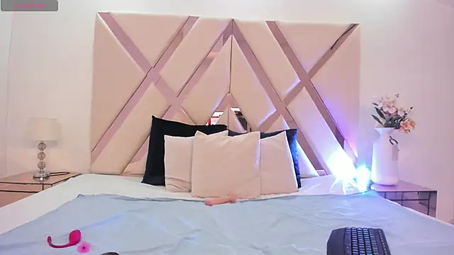 taliarussel online show from February 20, 2025, 9:53 pm