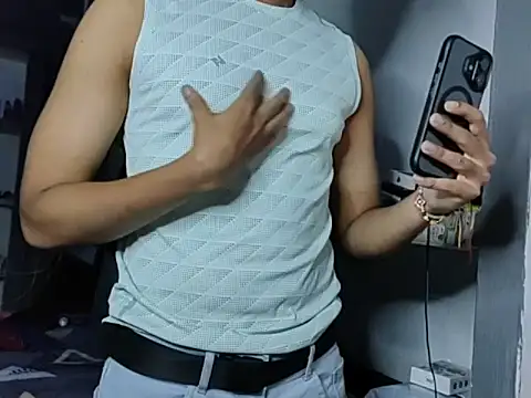 fit boyxx online show from November 6, 2025, 8:10 pm