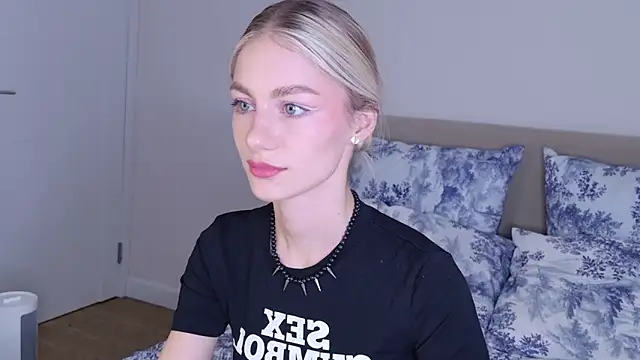 GabriellaOlsen online show from December 17, 2025, 1:39 pm