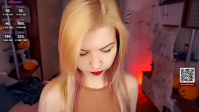 LynetHakes online show from November 3, 2025, 4:25 am