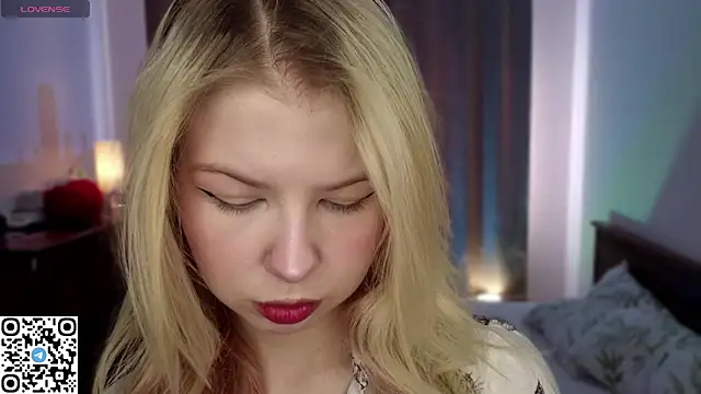 Snapshot of LynetHakes chatting on March 18, 2026, 6:16 am LynetHakes online show from March 18, 2026, 6:16 am