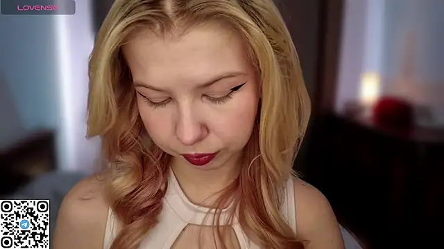 Snapshot of LynetHakes chatting on March 21, 2026, 6:18 am LynetHakes online show from March 21, 2026, 6:18 am