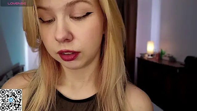 Snapshot of LynetHakes chatting on March 26, 2026, 6:30 am LynetHakes online show from March 26, 2026, 6:30 am