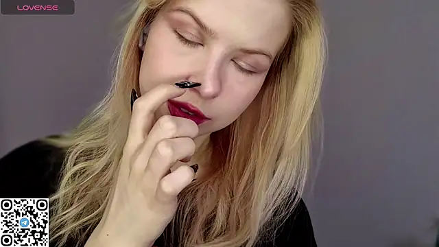 Snapshot of LynetHakes chatting on March 28, 2026, 6:24 am LynetHakes online show from March 28, 2026, 6:24 am