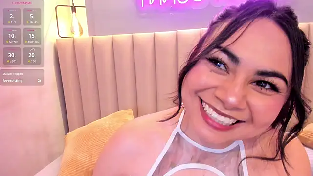 Naomymonroe  online show from April 12, 2026, 5:40 pm