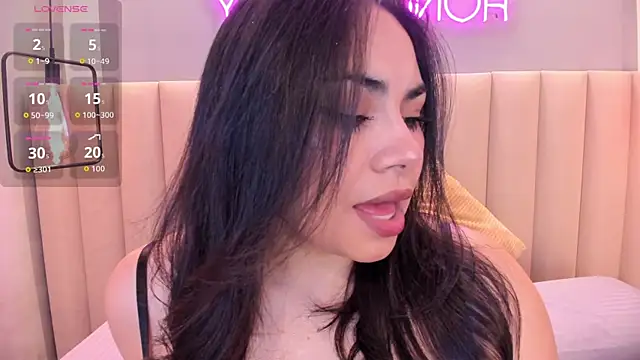 Snapshot of Naomymonroe_ chatting on June 17, 2026, 10:39 am Naomymonroe online show from June 17, 2026, 10:39 am