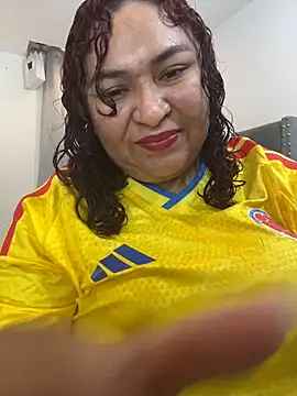 Snapshot of KarlaWild chatting on June 17, 2026, 3:02 pm KarlaWild online show from June 17, 2026, 3:02 pm
