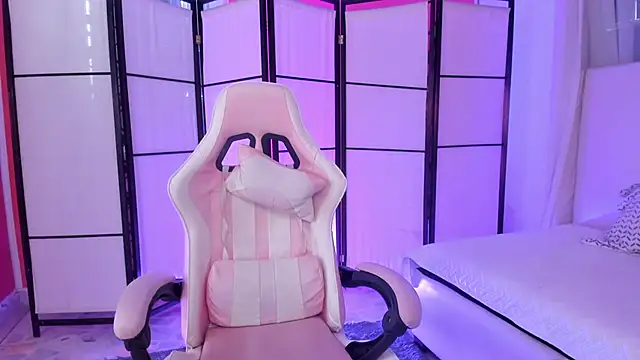 alaia greyy online show from February 26, 2026, 2:27 pm