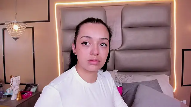 CAYLINCOLLINS online show from April 10, 2026, 3:01 am