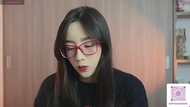 Snapshot of sophi_lii chatting on April 21, 2026, 8:34 pm sophi lii online show from April 21, 2026, 8:34 pm