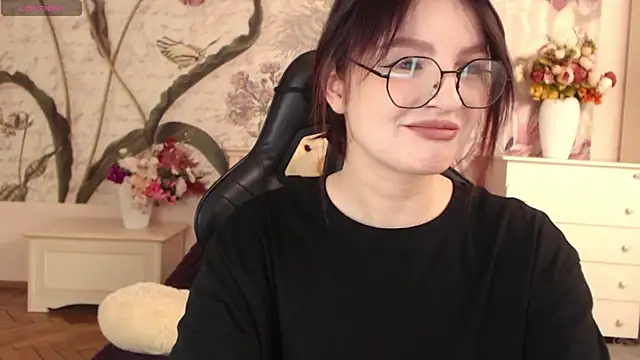 BritneyBarker online show from November 7, 2025, 9:48 pm