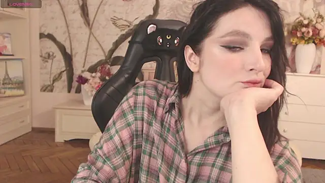 BritneyBarker online show from January 6, 2026, 12:03 am