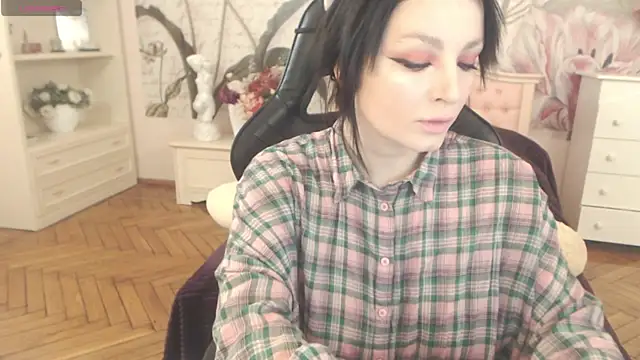 BritneyBarker online show from April 14, 2026, 8:04 pm