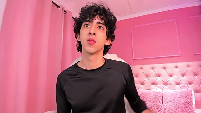 Snapshot of Alezzandro_ chatting on February 10, 2025, 2:05 pm Alezzandro online show from February 10, 2025, 2:05 pm