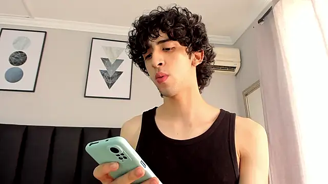 Snapshot of Alezzandro_ chatting on March 3, 2025, 2:37 pm Alezzandro online show from March 3, 2025, 2:37 pm