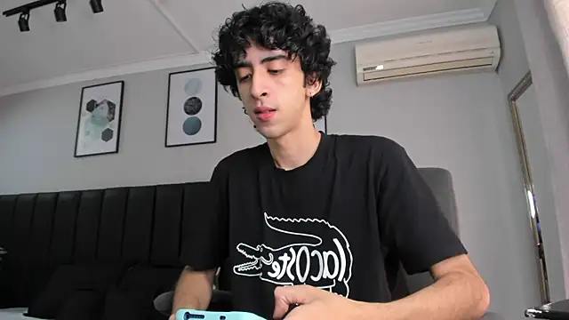 Snapshot of Alezzandro_ chatting on March 7, 2025, 2:23 pm Alezzandro online show from March 7, 2025, 2:23 pm