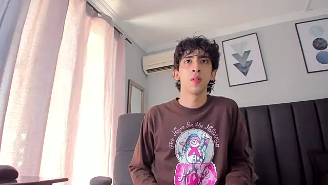 Snapshot of Alezzandro_ chatting on March 18, 2025, 1:53 pm Alezzandro online show from March 18, 2025, 1:53 pm