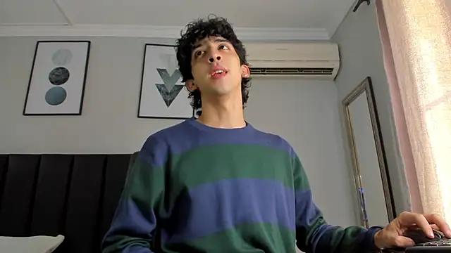 Snapshot of Alezzandro_ chatting on March 20, 2025, 1:15 pm Alezzandro online show from March 20, 2025, 1:15 pm