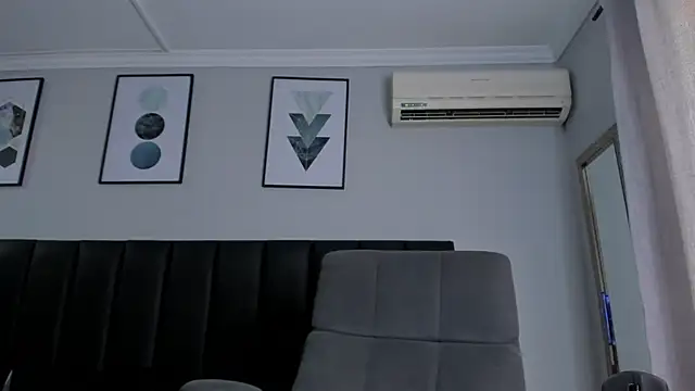 Snapshot of Alezzandro_ chatting on March 21, 2025, 1:23 pm Alezzandro online show from March 21, 2025, 1:23 pm