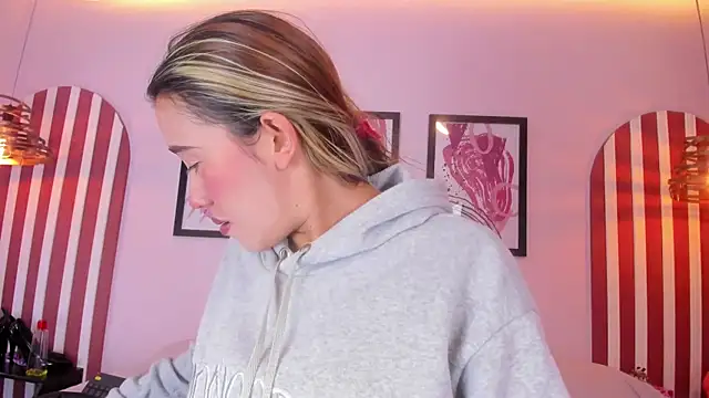 Lannajansen online show from September 26, 2025, 1:48 pm