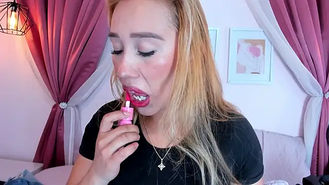 Lannajansen online show from April 17, 2026, 2:09 pm