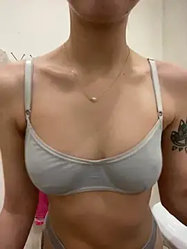 White Lu online show from February 3, 2025, 1:19 am